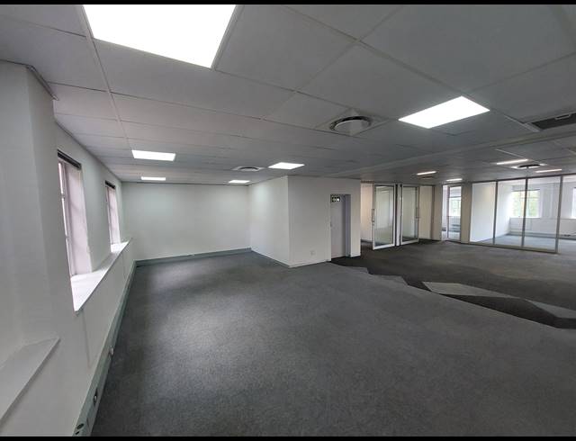 283M² OFFICE TO LET IN BRYANSTON